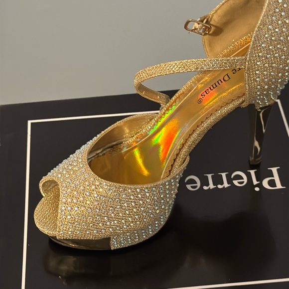 Closet cleaning. Many heels that I can’t wear anymore - Picture 1 of 2